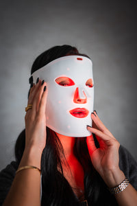 Luminothérapie rouge anti-âge, essentielle et ciblée